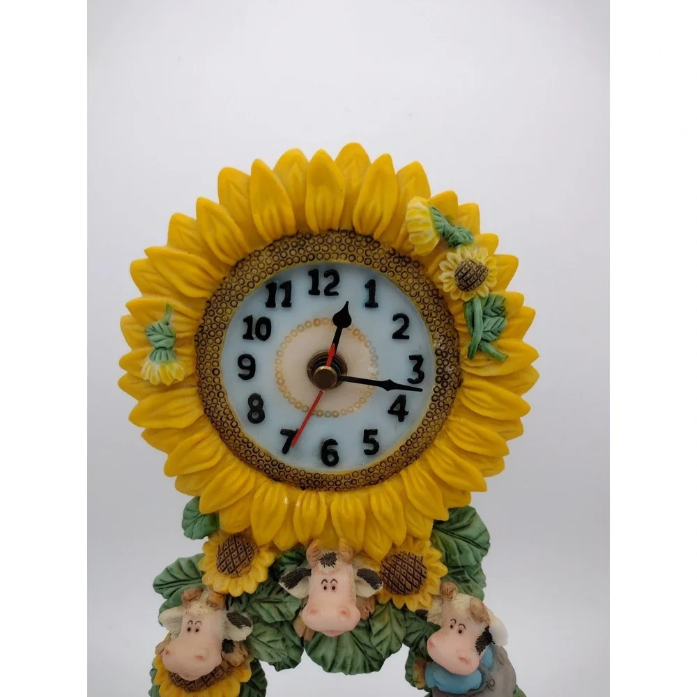 Vintage Cow And Sunflower Clock Movement Clock‎ Swings Works Great